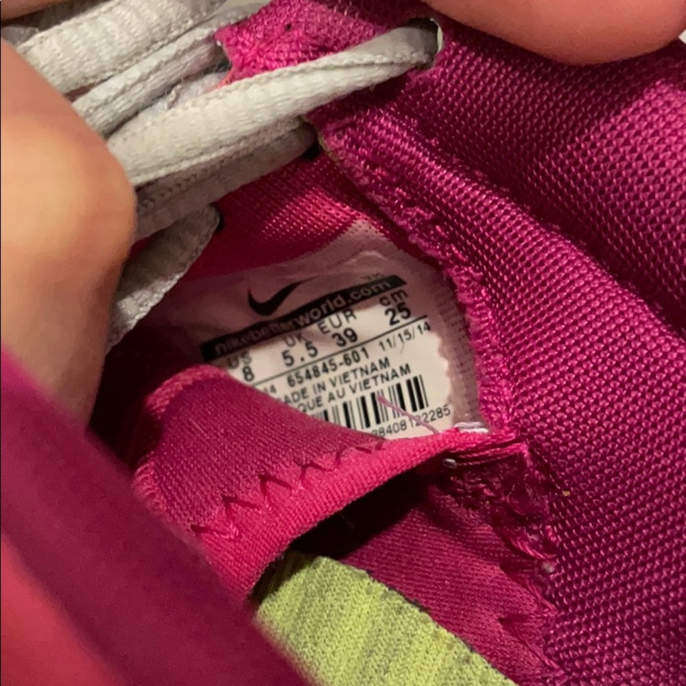 Nikes - Picture 4 of 6